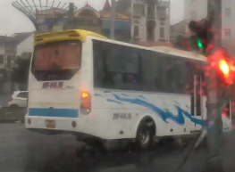 Đội Cảnh sát giao thông trật tự (CAH Vĩnh Bảo) tiếp tục phạt, tước giấy phép lái xe một trường hợp không chấp hành hiệu lệnh của đèn tín hiệu giao thông